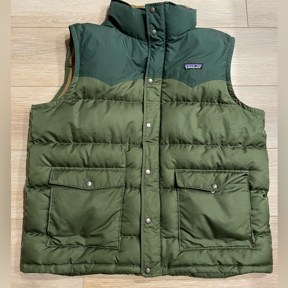Patagonia men’s dark green quilted vest size XL